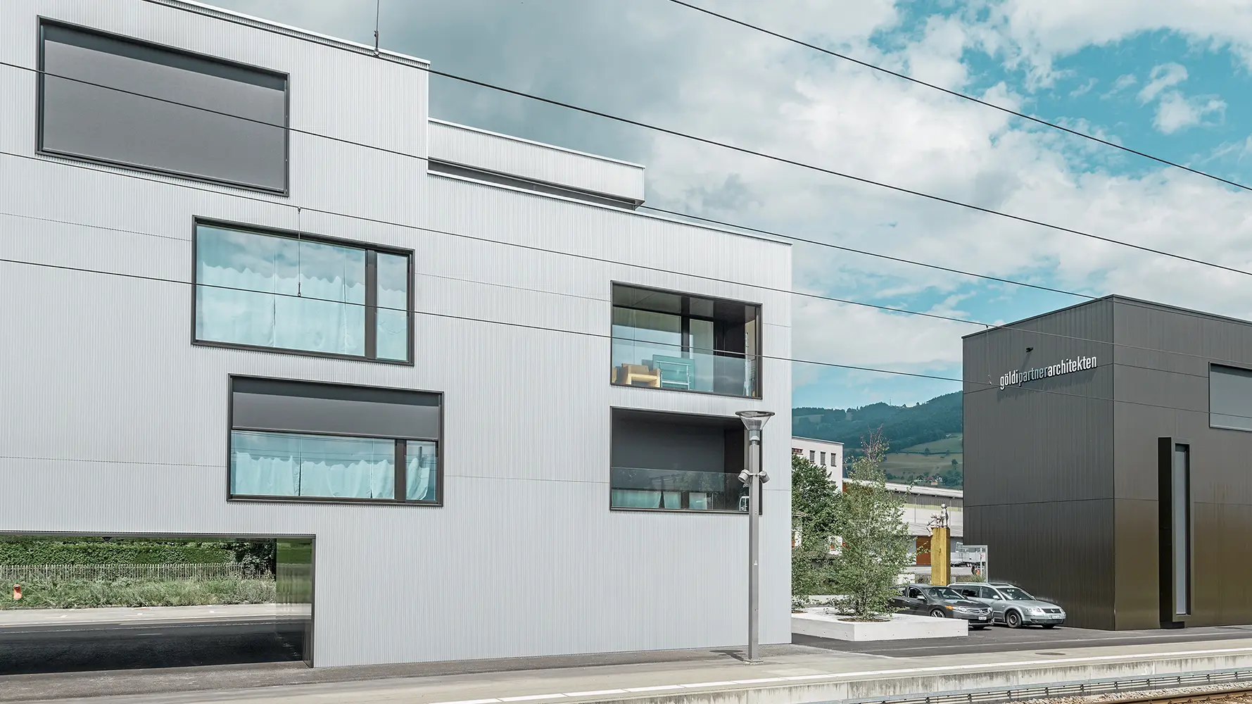 Bâtiments résidentiels et de bureaux avec profil triangle PREFA