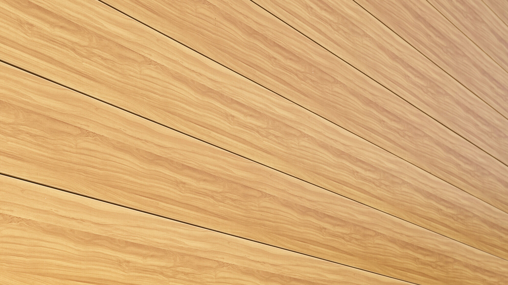 Nahaufnahme der Aluminiumfassade aus PREFA Sidings in der Farbe Eiche Natur an einem Einfamilienhaus in Usingen, Deutschland