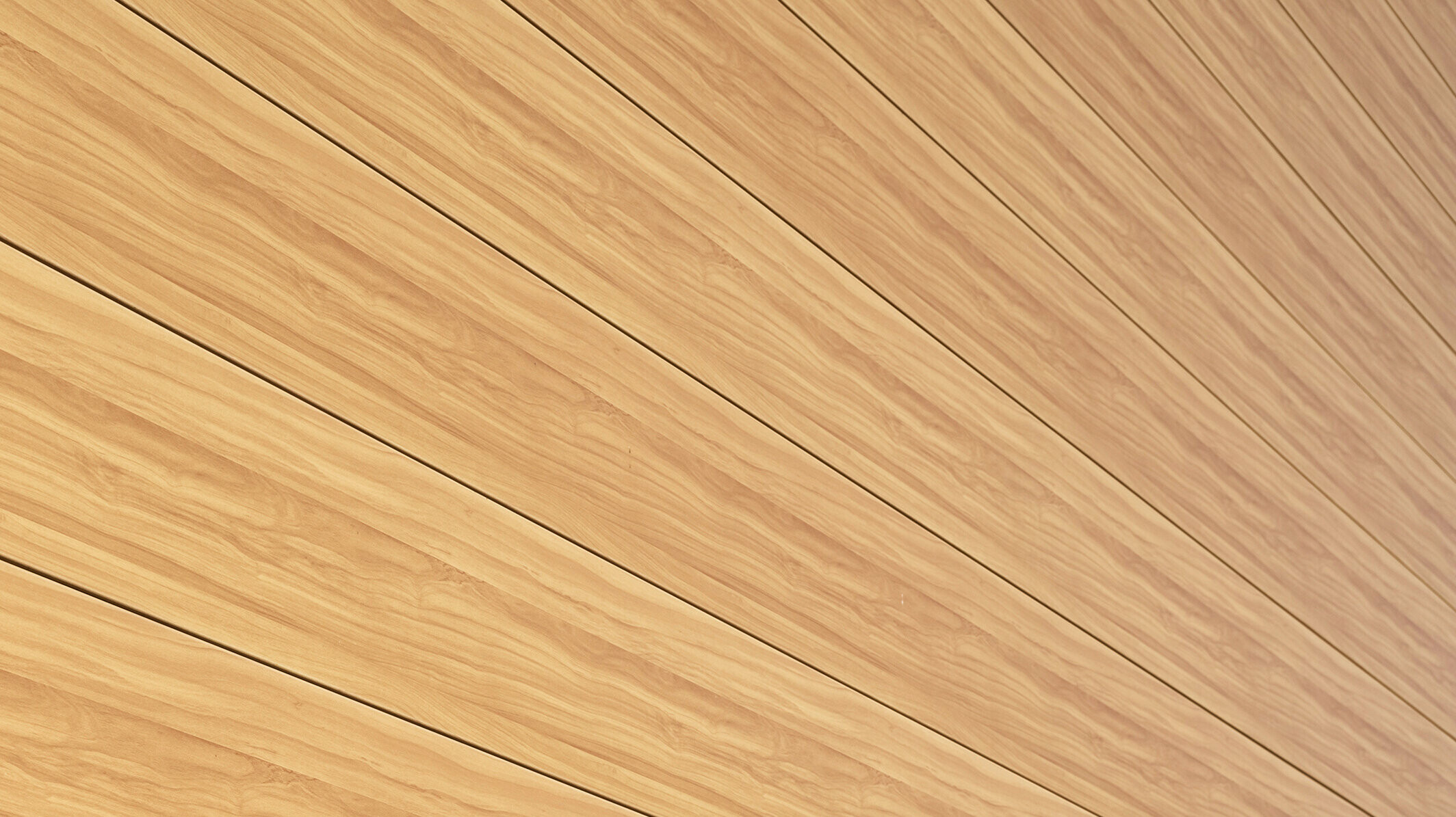 Primo piano della facciata in alluminio realizzata con rivestimenti PREFA Sidings nel colore rovere naturale su una casa unifamiliare a Usingen, Germania.