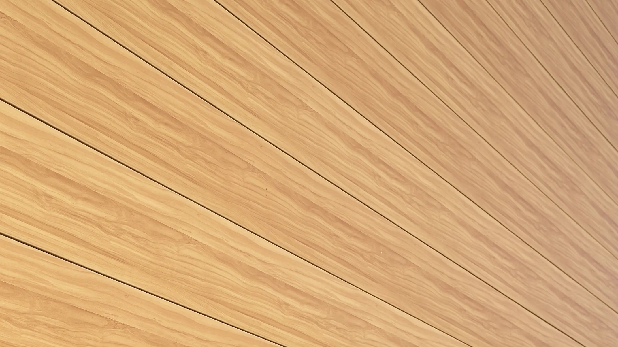 Gros plan sur la façade en aluminium PREFA Sidings couleur chêne naturel d'une maison individuelle à Usingen, en Allemagne.
