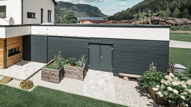 Hier zu sehen ist ein Einfamilienhaus mit PREFA Siding in Anthrazit.
