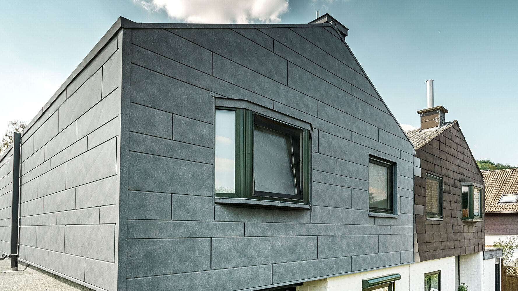 Rénovation de façade avec des Siding.X PREFA couleur P.10 gris pierre