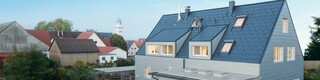 Maison individuelle avec le système complet de haute qualité pour les façades, les toitures, la protection contre les crues, les gouttières et le montage de panneaux solaires 