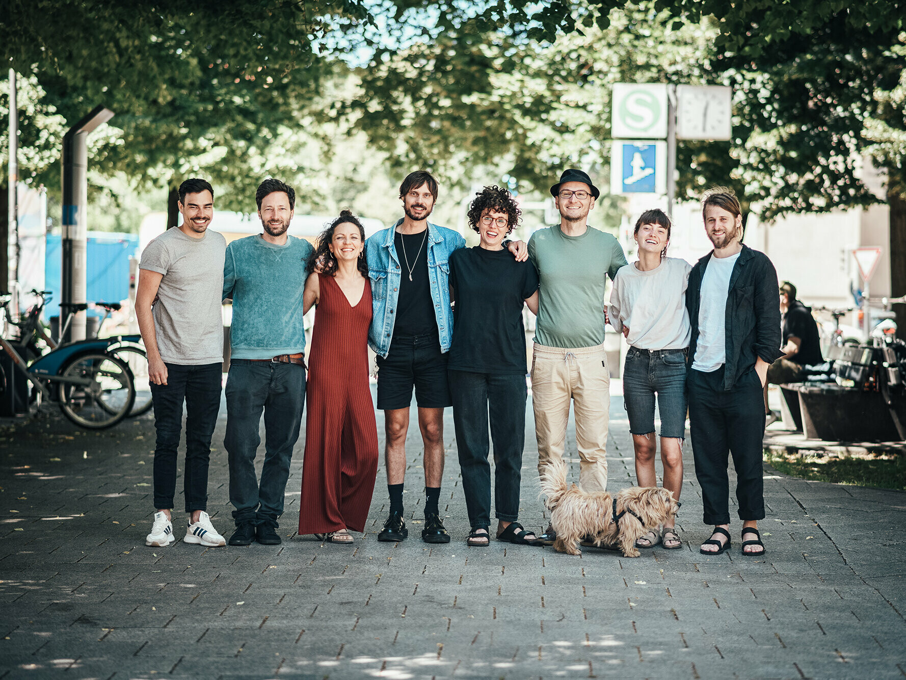 Gruppenbild von IFUB*, darauf zu sehen ist Architekt Bernhard Kurz und sein Team.