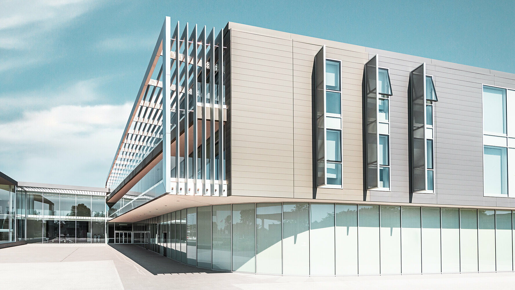 Centre de recherche et de technologie avec Sidings de façade moderne PREFA dans 5 couleurs différentes