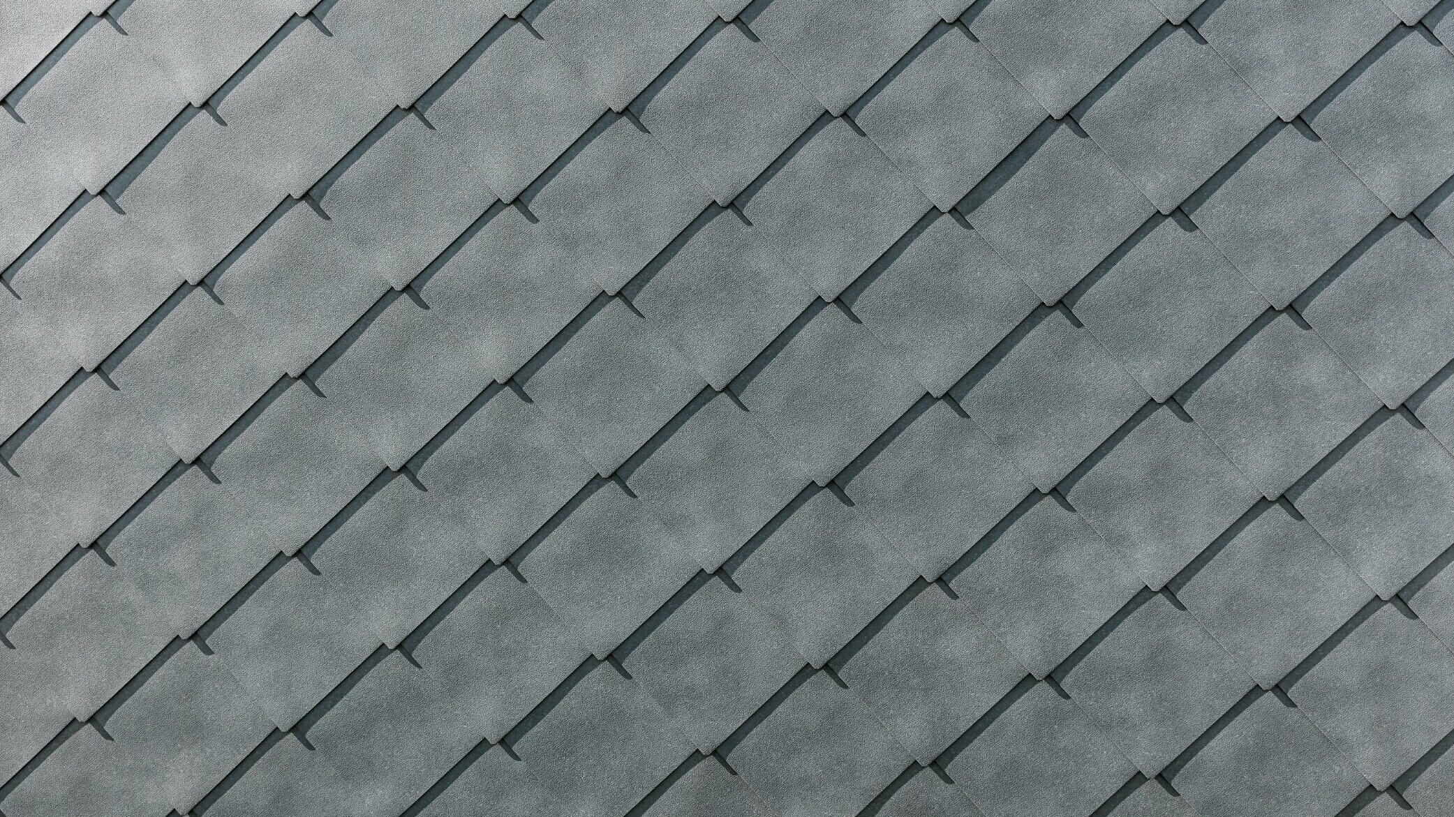 Particolare delle scaglie per facciata PREFA in alluminio 44 × 44 in P.10 grigio pietra
