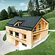 L'immagine mostra una pittoresca casa ecologica a Egg, immersa nel verde delle colline, con un tetto PREFA Solar sostenibile. Il sistema di copertura R.16 nero di alta qualità PREFA e le tegole fotovoltaiche PREFA si inseriscono armoniosamente nel paesaggio rurale e sottolineano la bellezza naturale dell'ambiente circostante. Il Sistema PREFA Solar per tetti non è solo un impegno verso le energie rinnovabili, ma anche un elemento di design che completa con stile la moderna facciata in legno e le linee pulite dell'edificio. Questa casa è un modello di edilizia ecologica e un'ispirazione per un'architettura orientata al futuro.