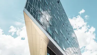 La torre PEMA 2 a Innsbruck è un complesso costituito da appartamenti, biblioteca pubblica e uffici pubblici rivestiti in parte con PREFA pannello compisito in alluminio spazzolato