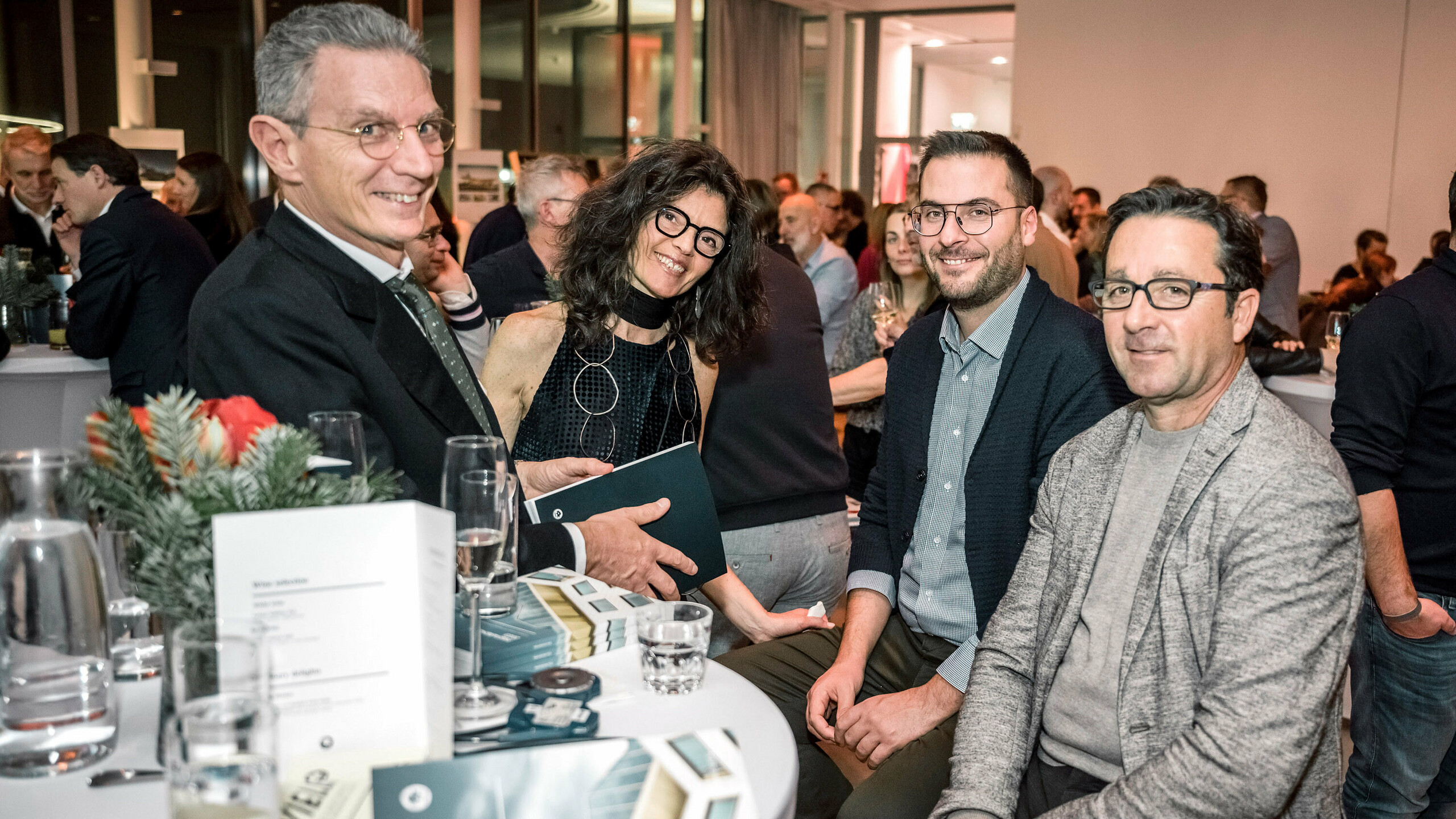 L'architecte Emilio Randazzo, Cinzia Favara Scacco, Architekt Vittorio Frontini, et le couvreur Piero Stanco.