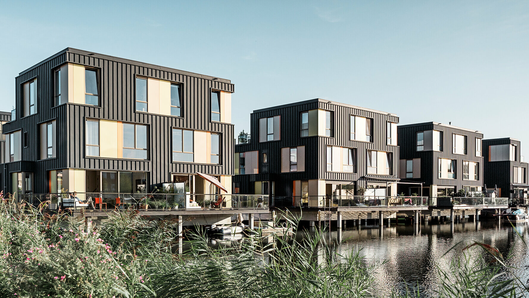 Un elegante complesso residenziale ad amsterdam con facciata PREFALZ P.10 antracite – Prefarenzen 2019