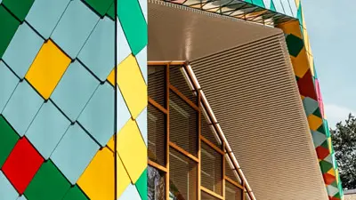 La mensa di Stoccarda é stata concepita dagli architetti insieme agli studenti e rivestita di Scaglia 44 PREFA
