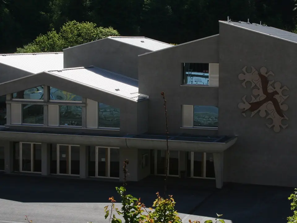 Schulhaus in Martigny mit Falzonal PREFA Produkt