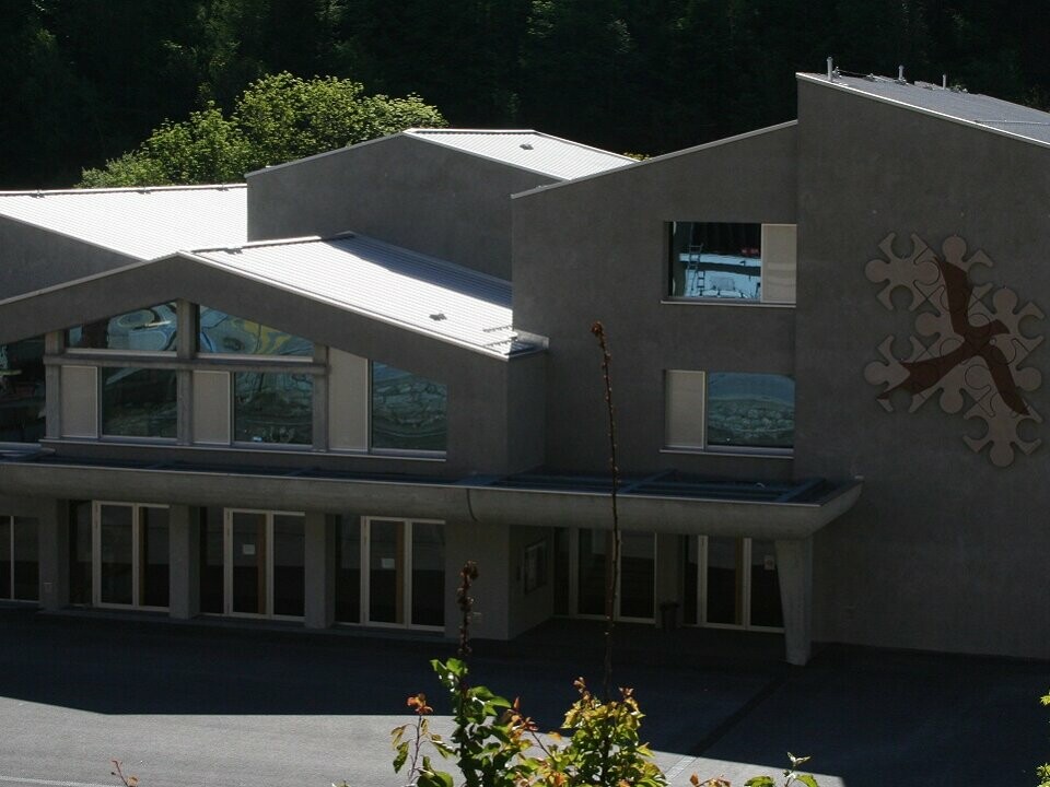 Schulhaus in Martigny mit Falzonal PREFA Produkt