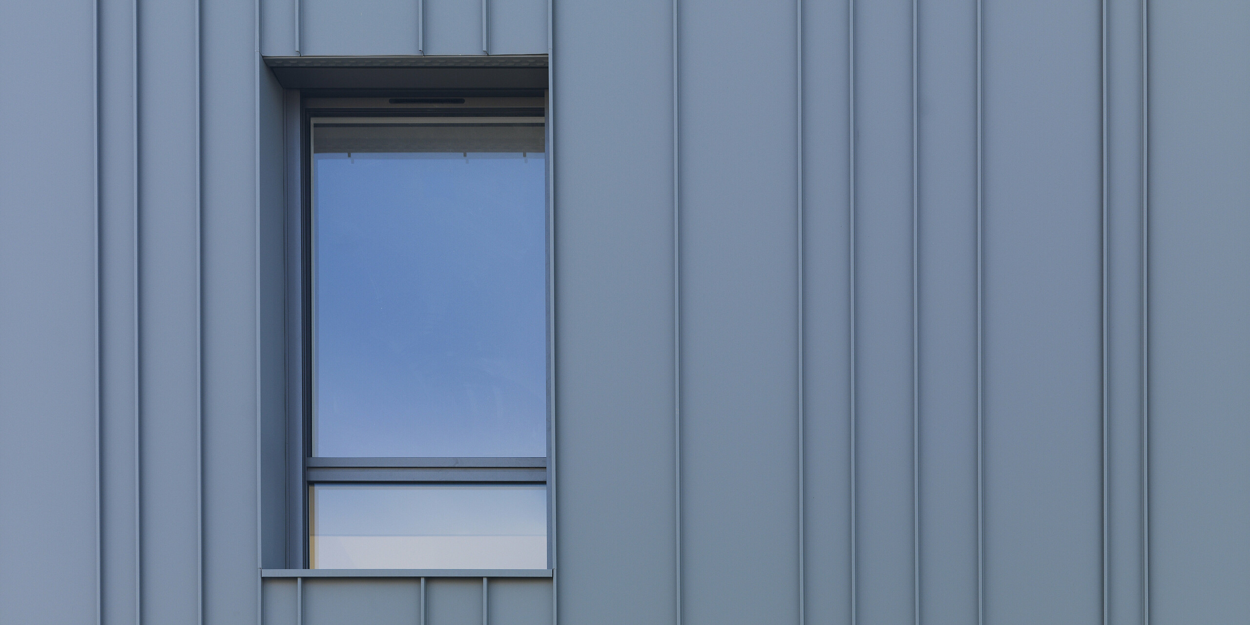Vue détaillée de la façade en PREFALZ en P.10 gris souris