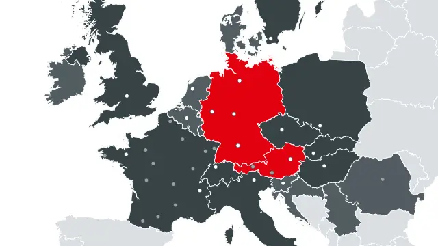 Landkarte mit allen europäischen Ländern in denen PREFA geschäftlich aktiv ist, in Rot die beiden Produktionsstandorte Österreich und Deutschland