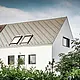 Mehrfamilienhaus mit modernem Satteldach, eingedeckt mit der PREFA Dachschindel DS.19 in einem klassischen Farbton.