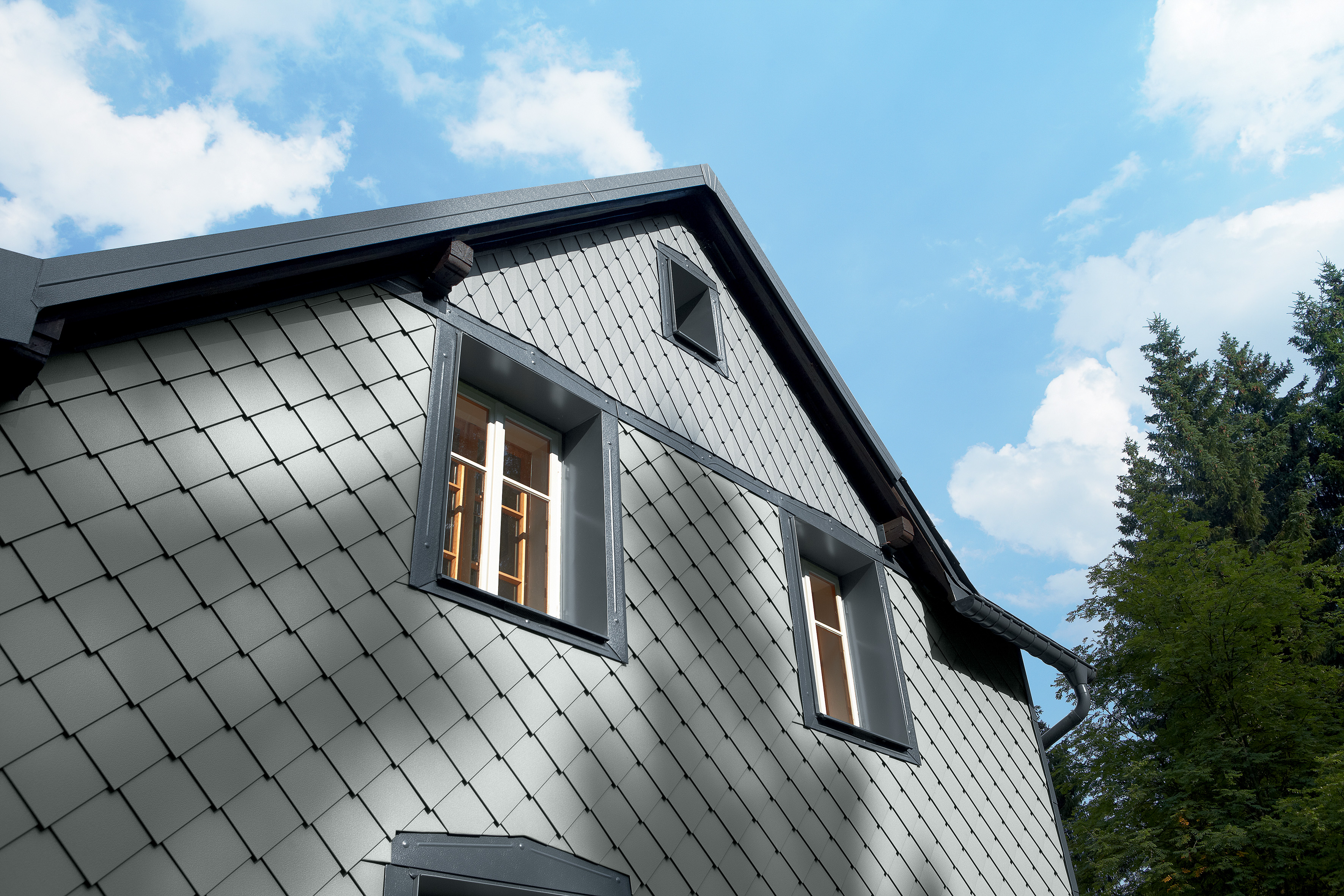 Referenze PREFA Sistemi per facciata Losanga 20 08 P.10 grigio zinco