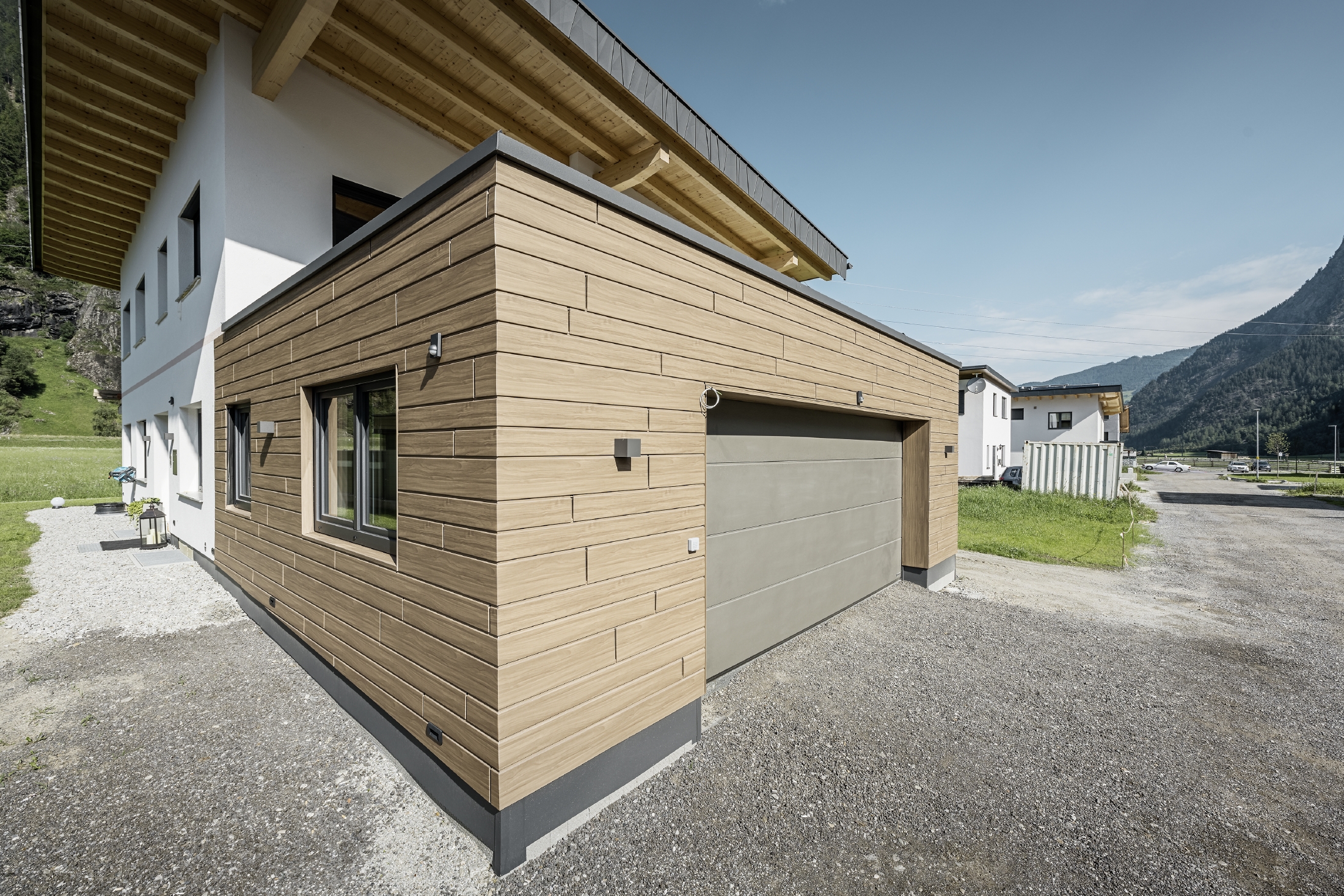 Referenze PREFA Sistemi per facciata Doga di rivestimento 38 noce scuro