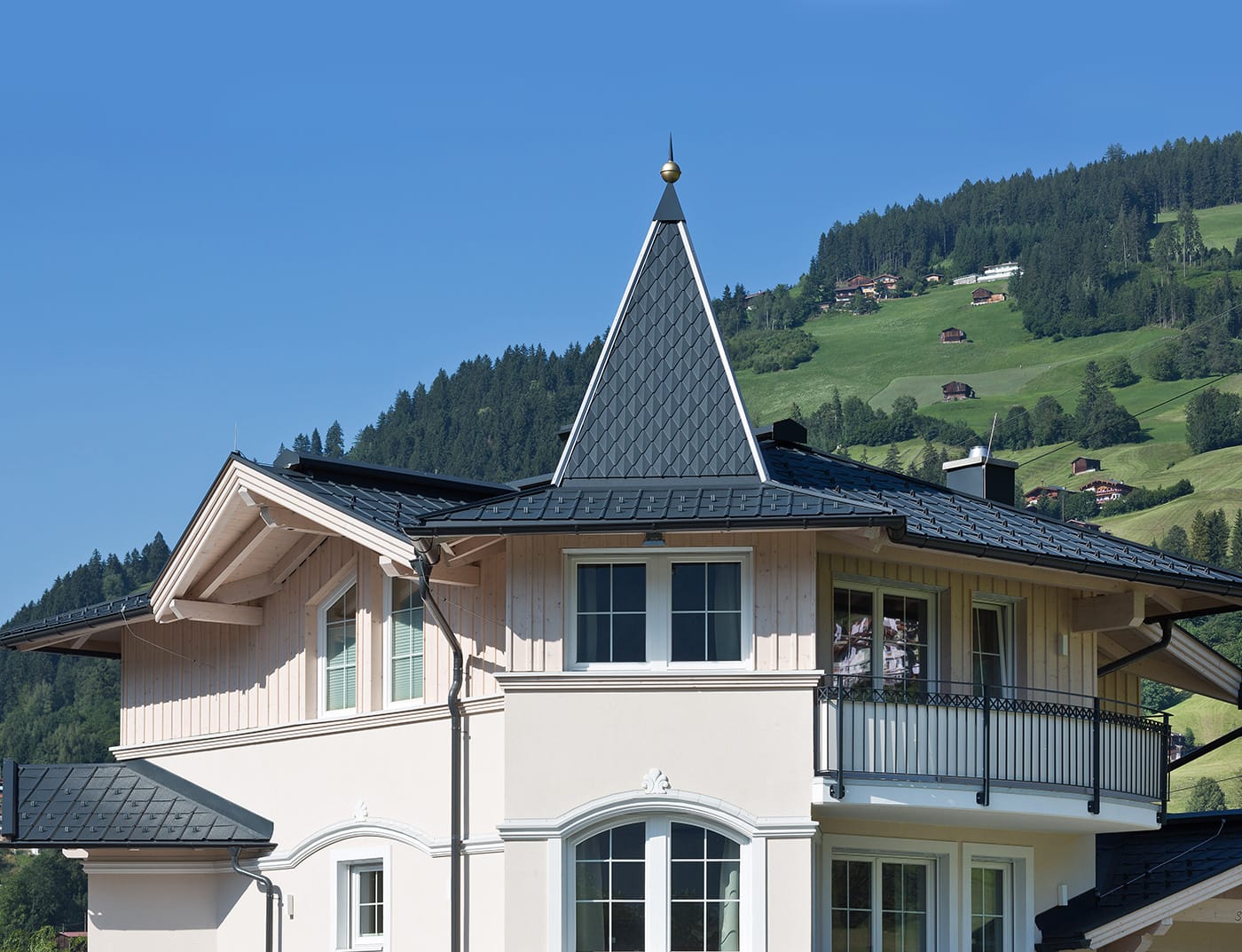 Referenze PREFA Sistemi per copertura Scaglia piccola 01 P.10 marrone