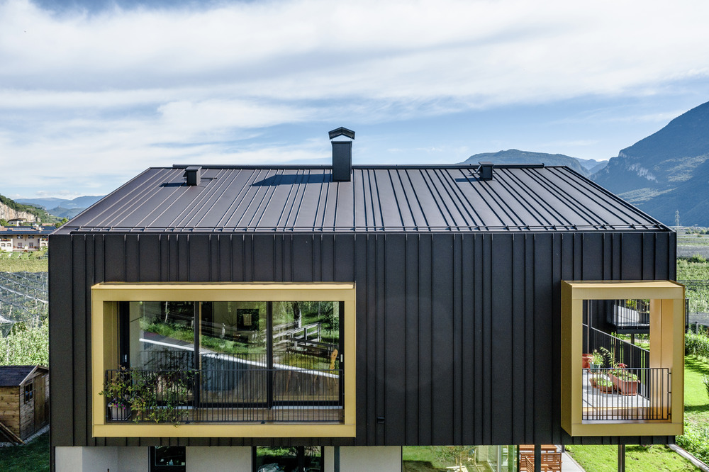 Bâtiments de référence PREFA Systèmes de façades Système de façade Prefalz ® 11 P.10 brun noisette