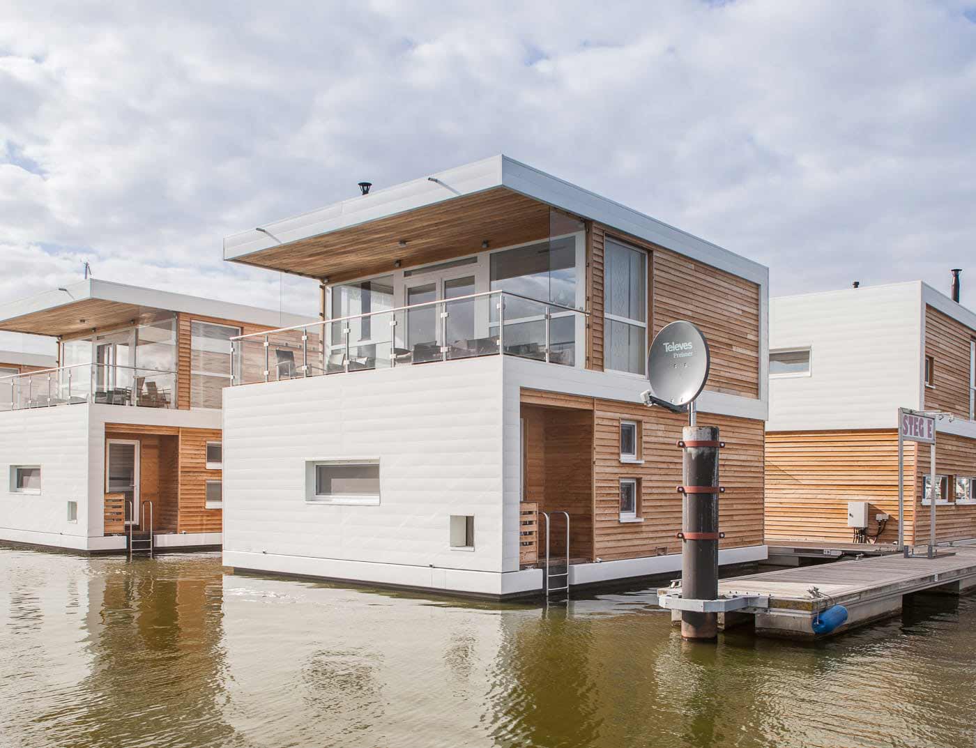 Referenze PREFA Sistemi per facciata Doga di rivestimento 10 P.10 bianco prefa