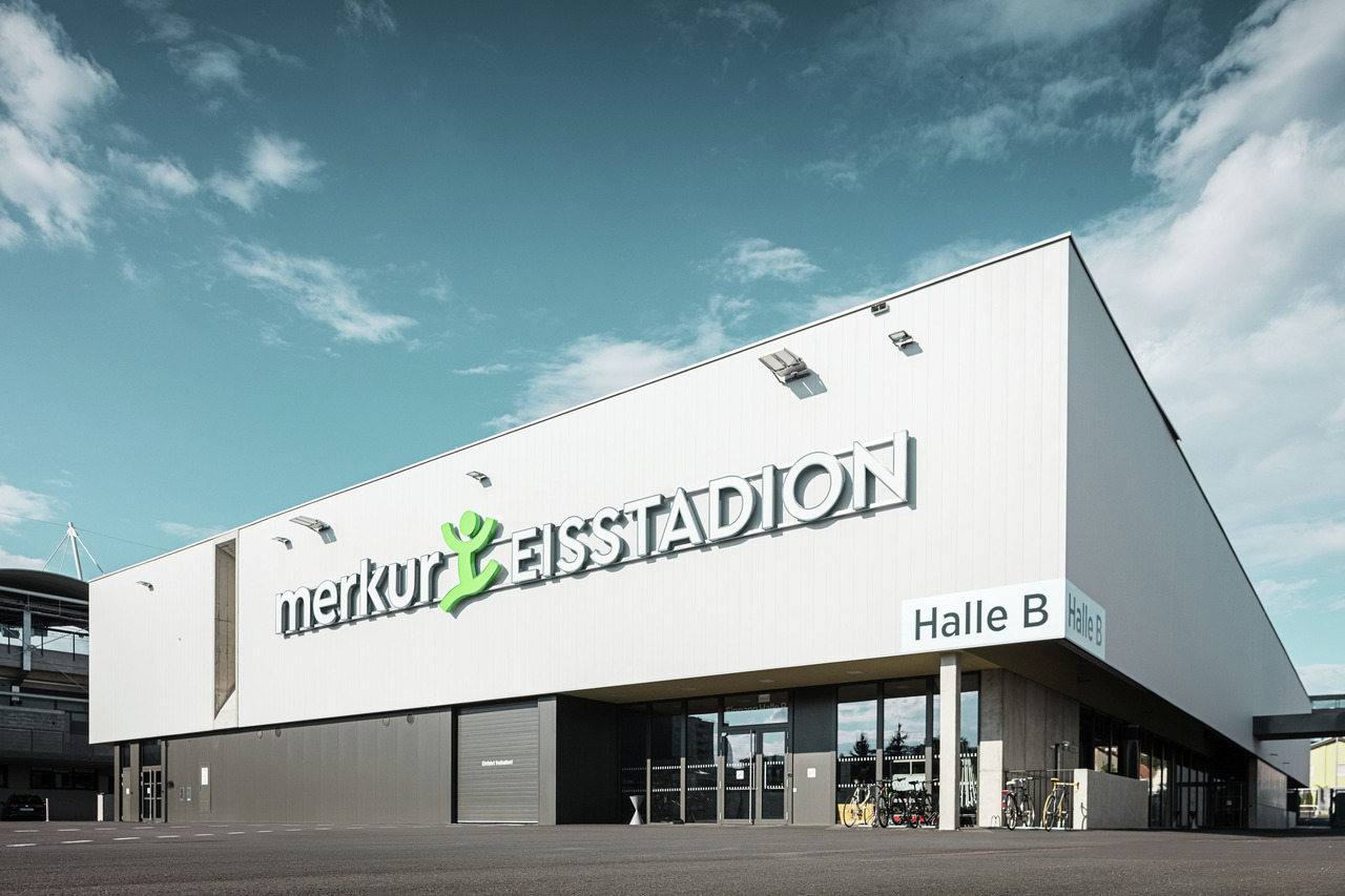 Referenze PREFA Sistemi per facciata Doga di rivestimento 17 P.10 bianco puro