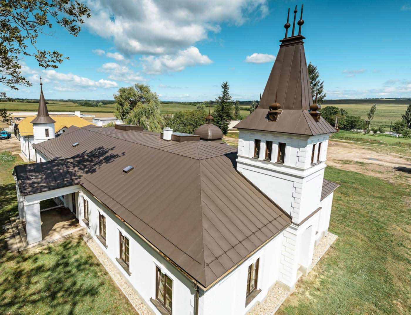 Referenze PREFA Sistemi per copertura Sistema per copertura Prefalz ® 01 P.10 marrone