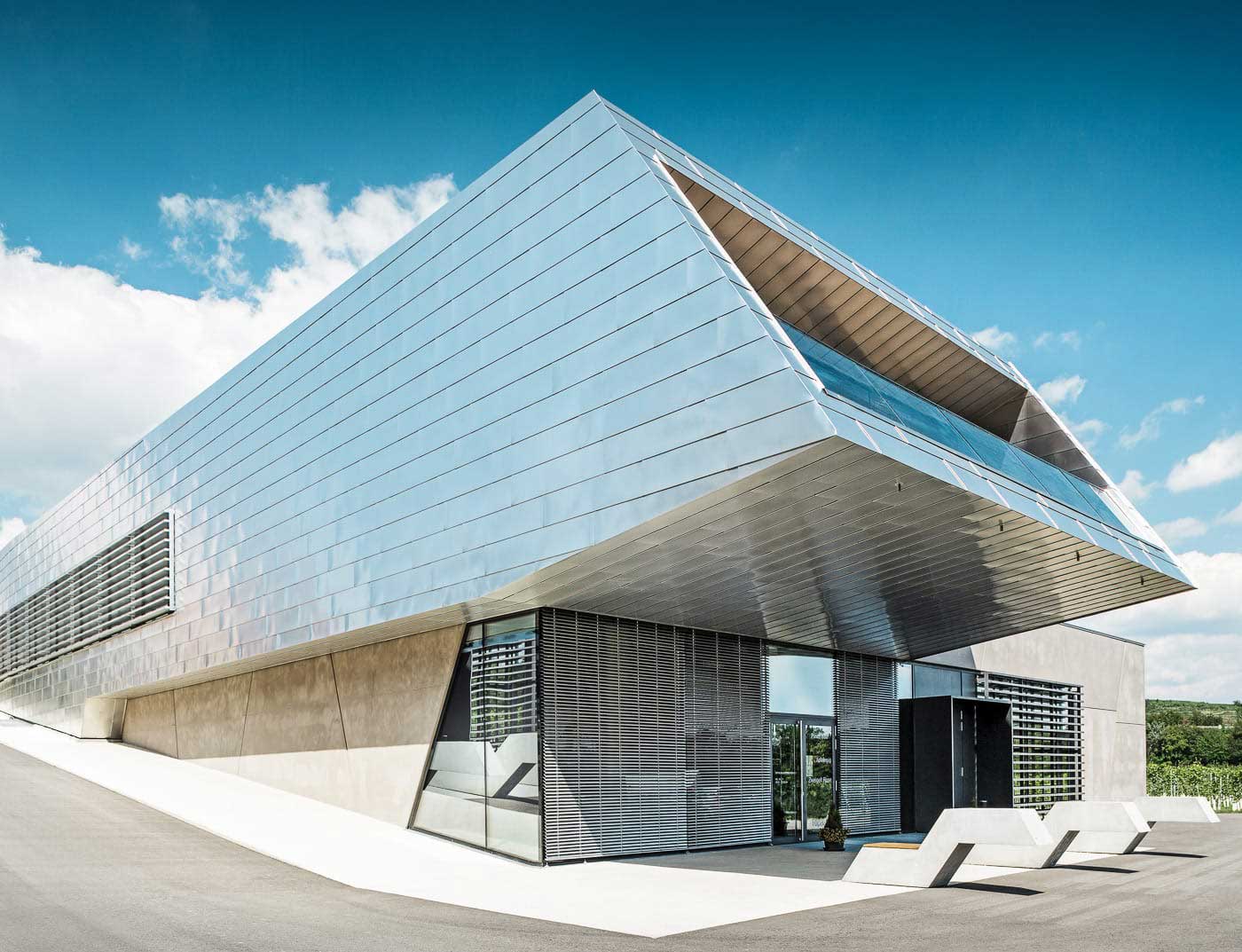 Bâtiments de référence PREFA Systèmes de façades Système de façade Prefalz ® 13 aluminium naturel