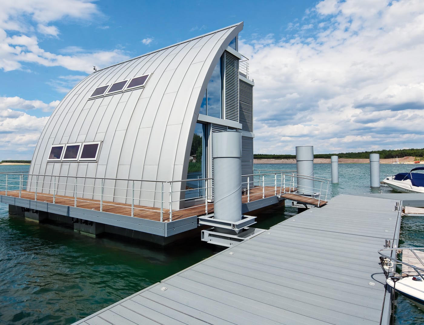 Bâtiments de référence PREFA Systèmes de façades Système de façade Prefalz ® 12 argent métallisé